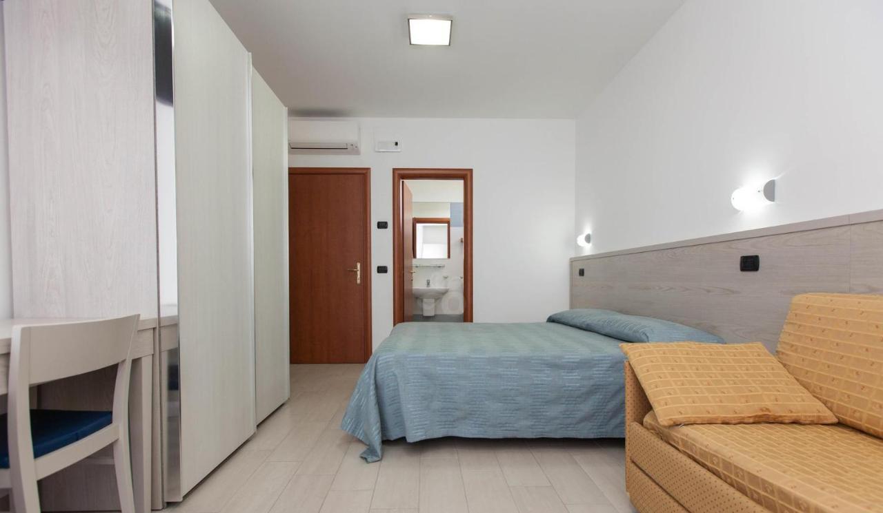 Residence Clipper Giulianova Buitenkant foto